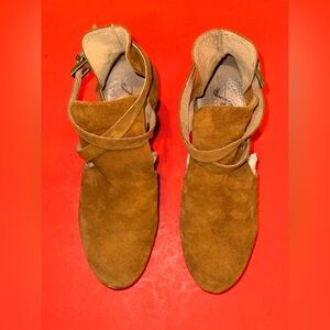 Free People Cedar Wood Tan Suede Platform Clogs Heels Women’s Size 39.5 EU 9 US